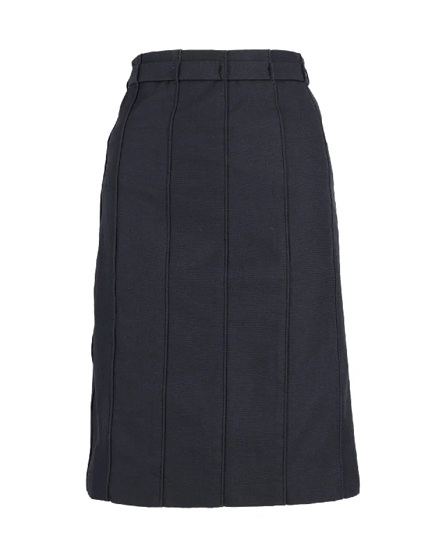 Modern Women's Attire Burberry Pleated Skirt in Black Wool