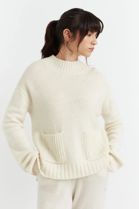 High-Fashion Women's Clothing Cream Cashmere Patch Pocket Sweater