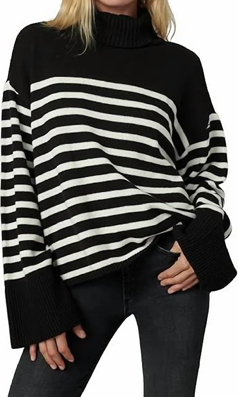 Chic Women's Outfit Penelope Striped Sweater In Black White Stripe