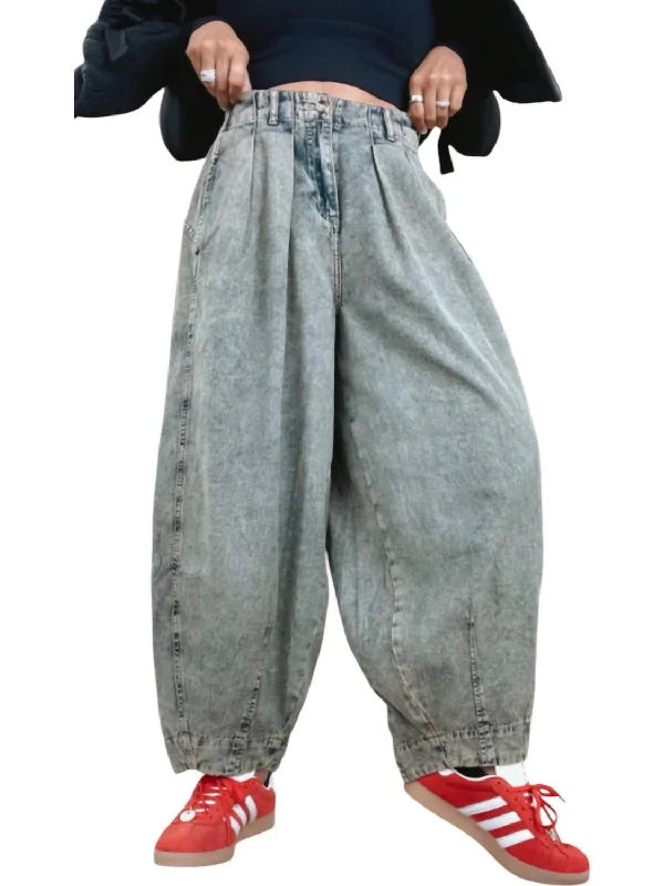 Women's Resort Apparel Washed Barrel Pants In Denim